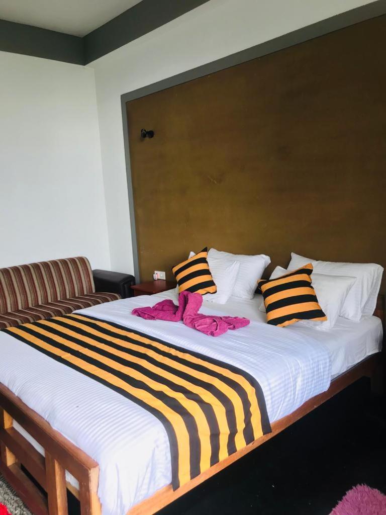 Hotel Monarch Ella Habitación foto
